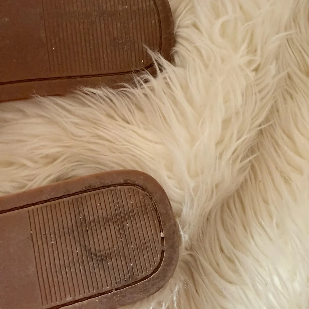 Seashell sandals - Picture 3 of 3